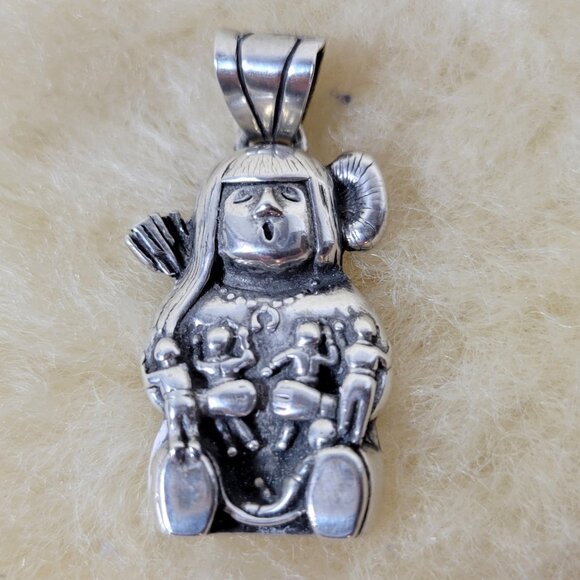 Glenn & Irene Sandoval GS Navajo Storyteller Pendant Sterling Silver 11g Vintage - Picture 1 of 4